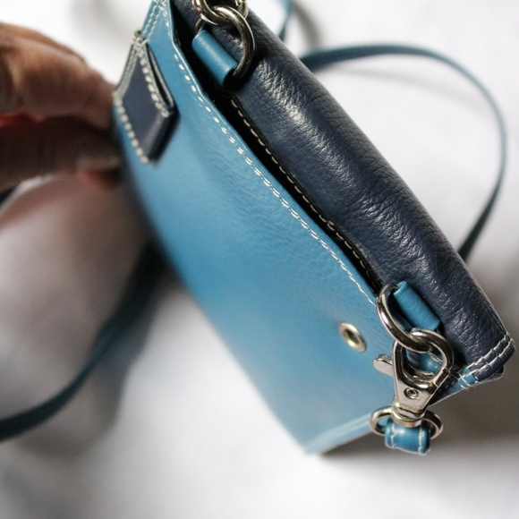 MILO Blue Canadian Made Leather Crossbody Purse Wallet RFID Technology Travel - Picture 7 of 8